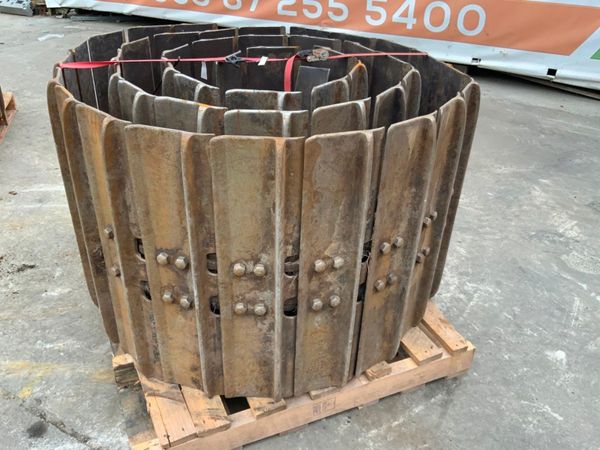KOMATSU DOZER PADS & CHAINSETS.......1195. 262934225