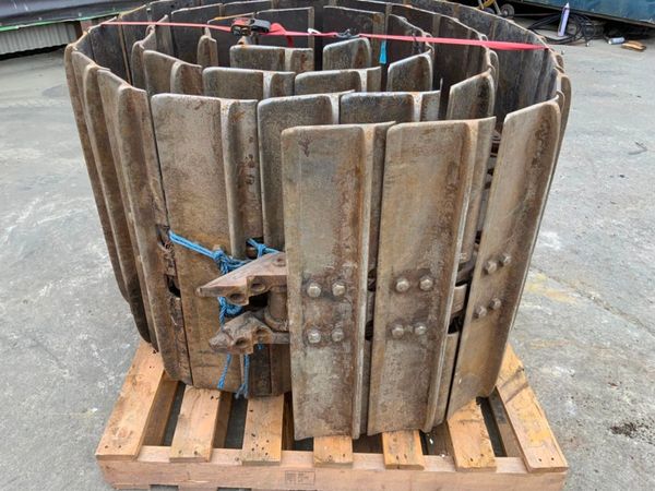 KOMATSU DOZER PADS & CHAINSETS.......1195. 262934228