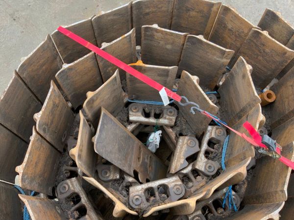 KOMATSU DOZER PADS & CHAINSETS.......1195. 262934229