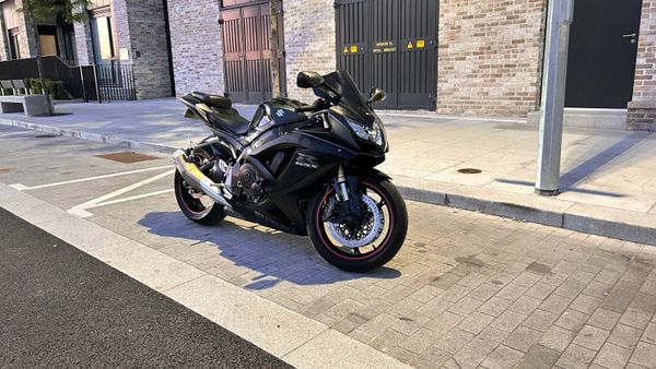 Suzuki GSXR 600 K8 2011 16k miles for sale in Co. Dublin for