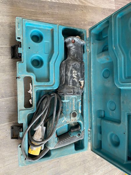 Makita reciprocating best sale saw 110v