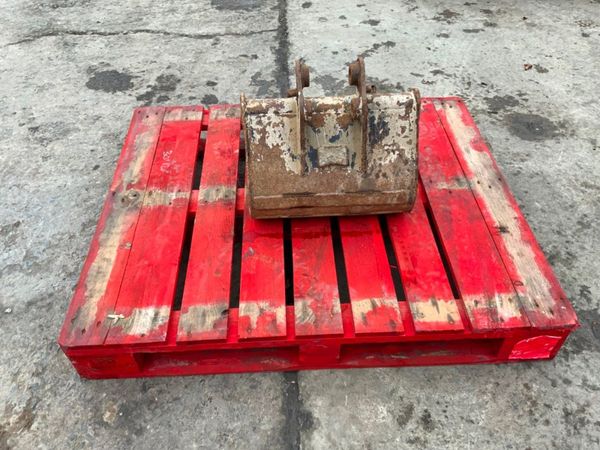 18" MINI DIGGER BUCKET....25mm PINS....1435/3 276126794