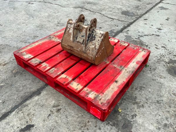 18" MINI DIGGER BUCKET....25mm PINS....1435/3 276126795