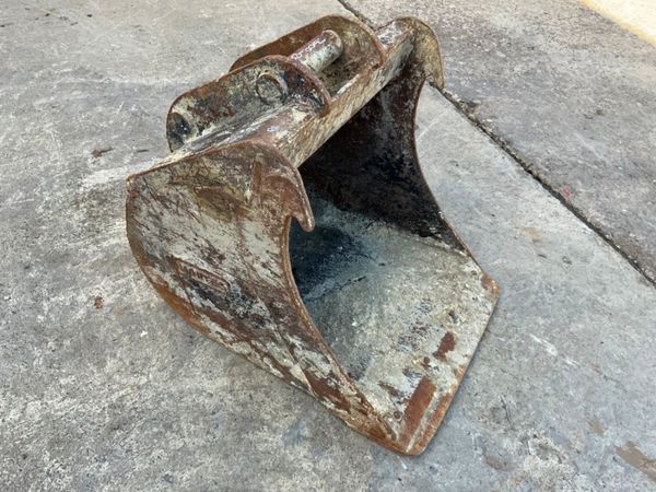 24" DIGGING BUCKET.....60mm PINS.....88. 277212731