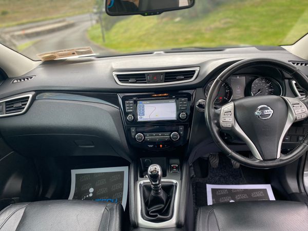 Nissan Qashqai 1.5dci Tekna with Pan roof 277452766
