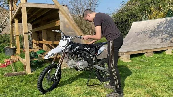 adult cycle stabilisers