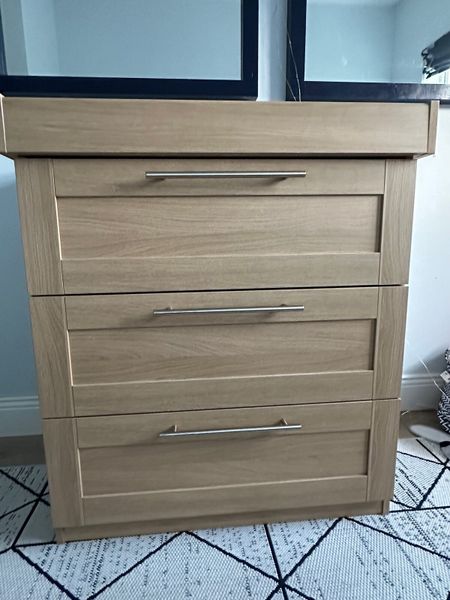 Mamas and papas chest of drawers changing outlet table