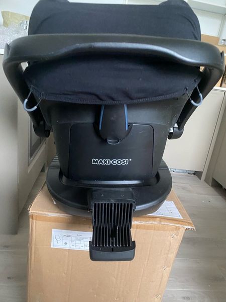 Baby car seat MaxiCosi Pebble and BabyFix base for sale in Co. Dublin for 100 on DoneDeal