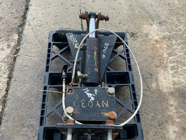 DROMONE / JOHN DEERE PICK UP HITCH........1968. 278765961