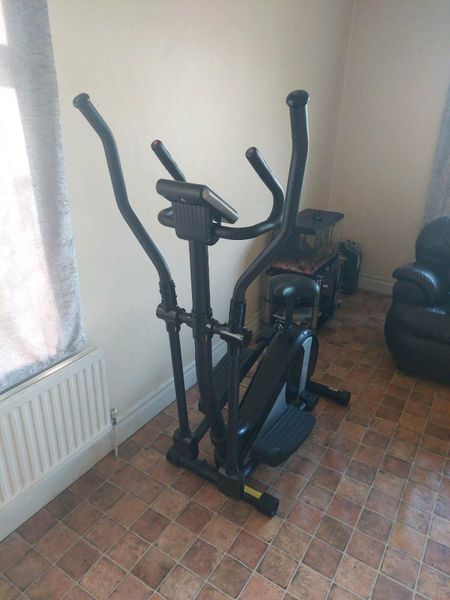 Reebok edge 2 on sale in 1 cross trainer