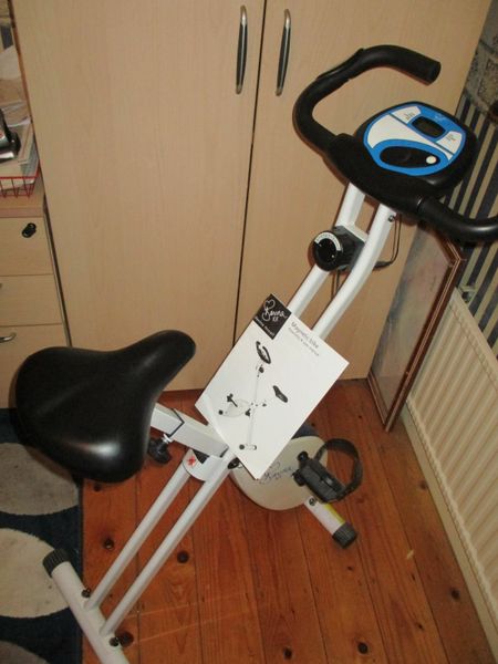 Davina folding discount magnetic exercise bike