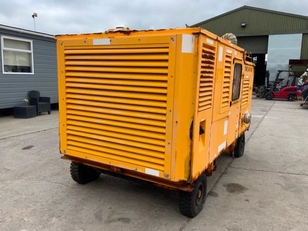 FOUR CYLINDER DEUTZ ENGINE (TCD 2012) 130hp. 270165042