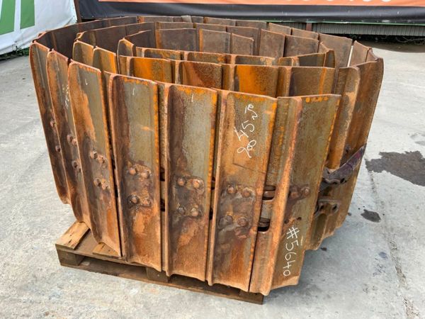 KOMATSU DOZER CHAINS AND PADS.......5640. 270186849