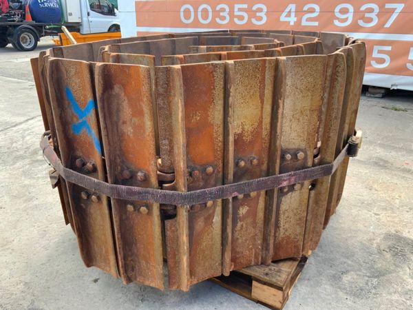 KOMATSU DOZER CHAINS AND PADS.......5640. 270186851