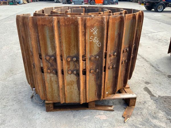 KOMATSU DOZER CHAINS AND PADS.......5640. 270186852