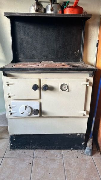 Stanley No 8 cooker with solid fuel boiler. for sale in Co. Kildare for  €300 on DoneDeal
