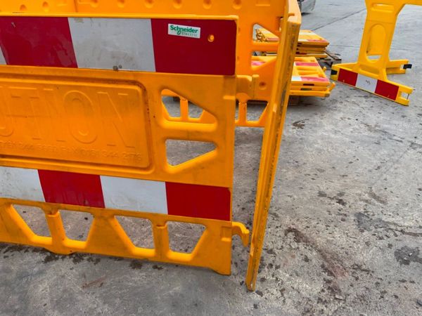 'LOCKGUARD' MANHOLE PEDESTRIAN BARRIERS. 270951213