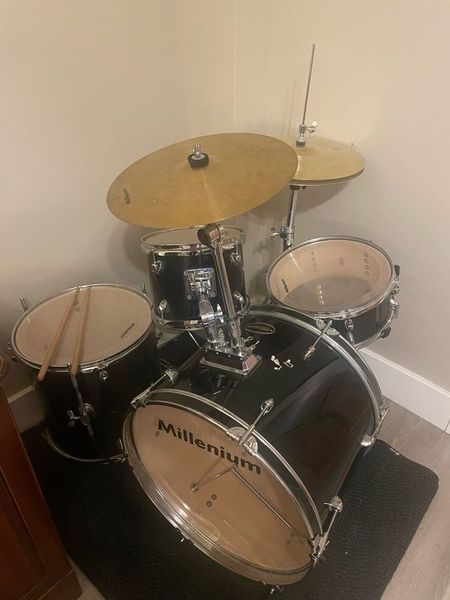 Millenium Starter Drumkit with upgraded Hihat and Stand