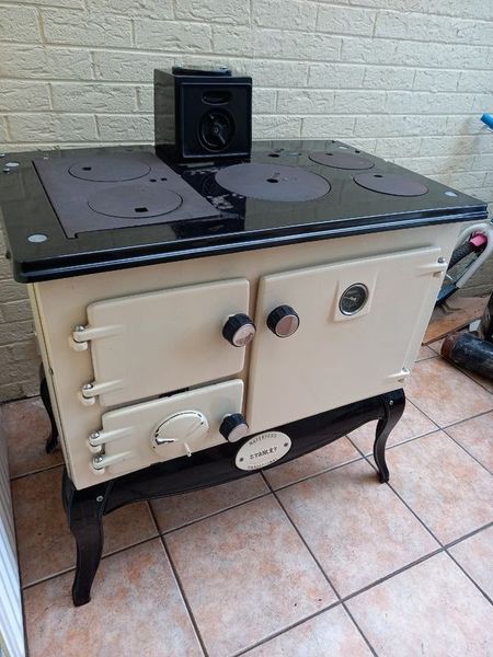Stanley Errigal Range (solid fuel) with a large back boiler. for sale in  Co. Kildare for €985 on DoneDeal