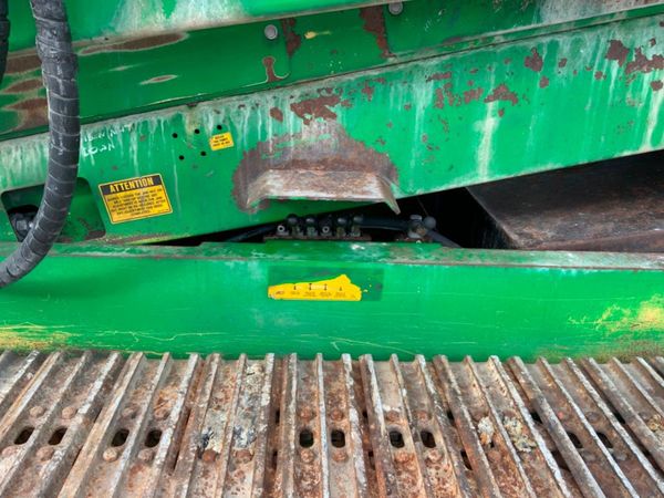 2013 MC CLOSKEY B230 TRACKED WASTE SCREENER. 271925236