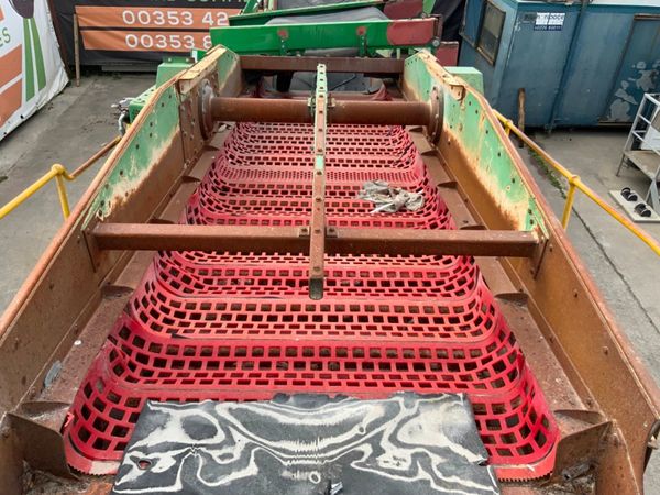 2013 MC CLOSKEY B230 TRACKED WASTE SCREENER. 271925230