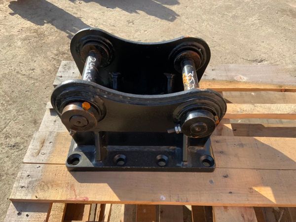 BREAKER HAMMER CRADLE / 35mm PINS......3135. 272832314