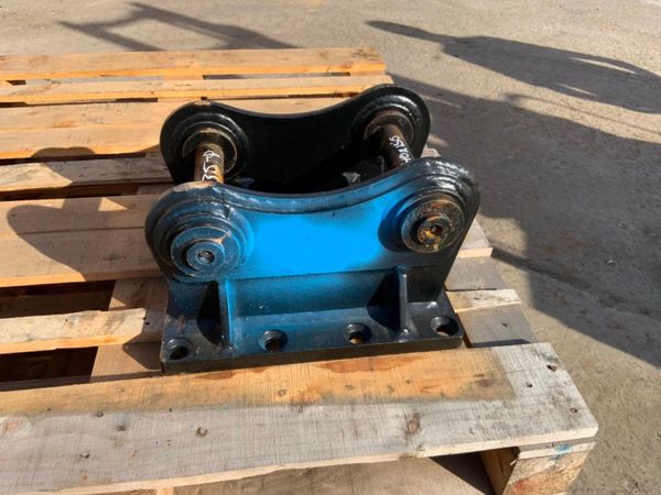 BREAKER HAMMER CRADLE / 35mm PINS......3135. 272832315