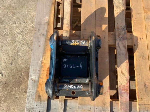 BREAKER HAMMER CRADLE / 35mm PINS......3135. 272832319