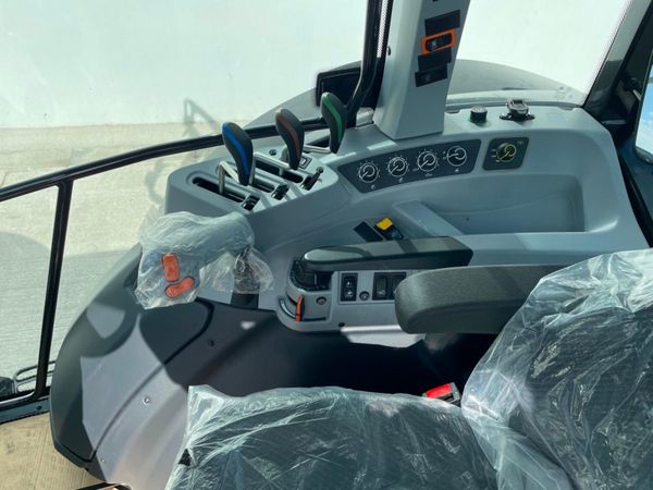 NEW Valtra A105 HiTech 273034076