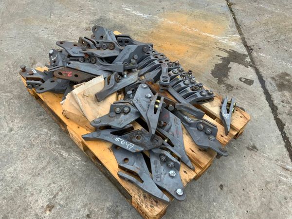 UNUSED MINI DIGGER BUCKET TEETH........5649.... 273736287