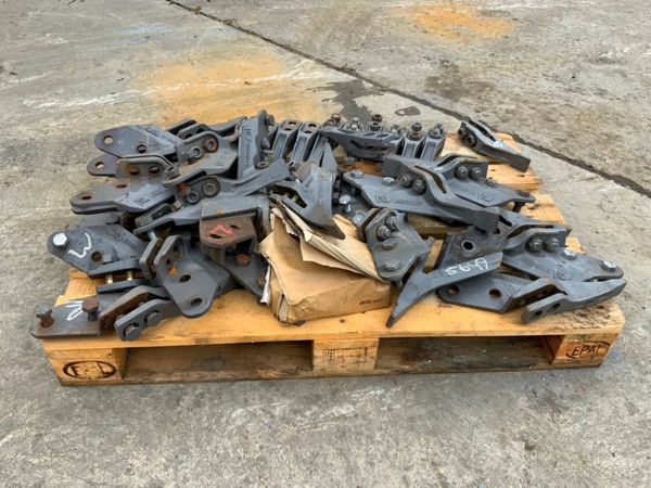 UNUSED MINI DIGGER BUCKET TEETH........5649.... 273736295
