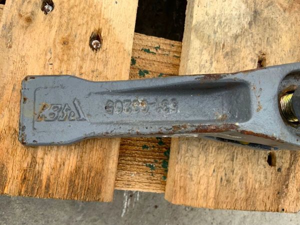 UNUSED MINI DIGGER BUCKET TEETH........5649.... 273736296