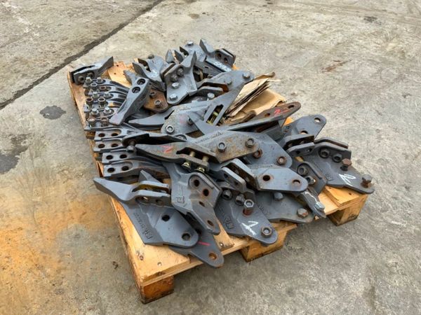 UNUSED MINI DIGGER BUCKET TEETH........5649.... 273736292