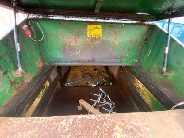 L & M CHAIN LIFT COMPACTOR SKIP....3 PHASE. 273834331