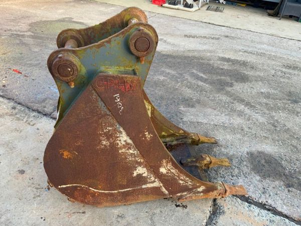 24" TOOTHED BUCKET....65mm PINS......#5/65.. 284813665