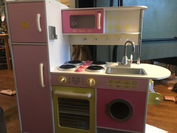 Done deal store toy kitchen