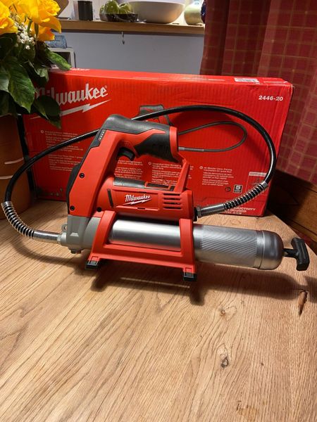 Milwaukee 12v grease online gun