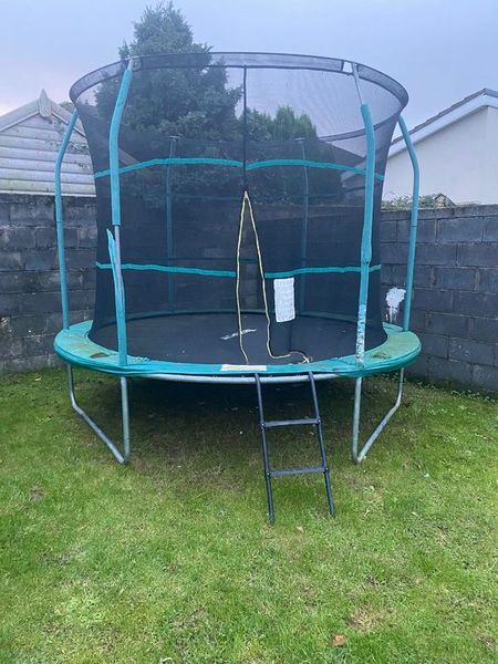 Trampoline best sale 10ft smyths