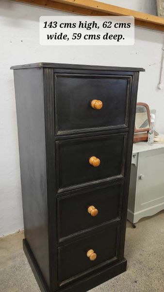 Tall deals pine dresser