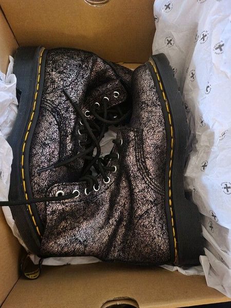 Molly dr outlet martens size 7