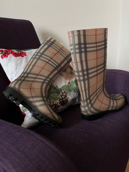 Burberry rain boots size hot sale 6