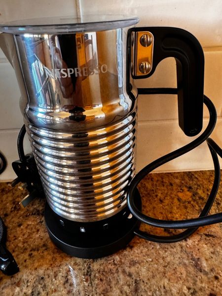 Williams Sonoma Nespresso Aeroccino 4 Milk Frother