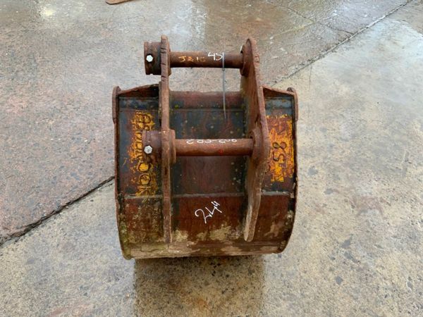 24" DIGGING BUCKET...45mm PINS..JCB 3CX....131mh 286172417