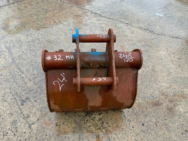 24" DIGGING BUCKET........45mm PINS.....32mh. 286389966