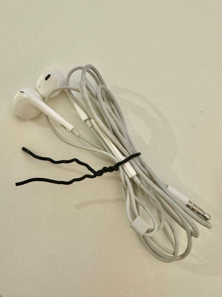 Apple Wired Headset Earpods with mic A1472 3.5mm Headphone Jack