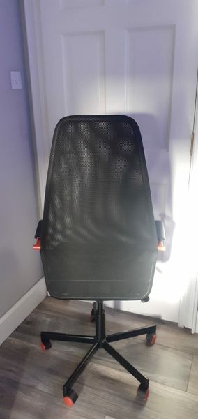 Acton medium outlet back chair