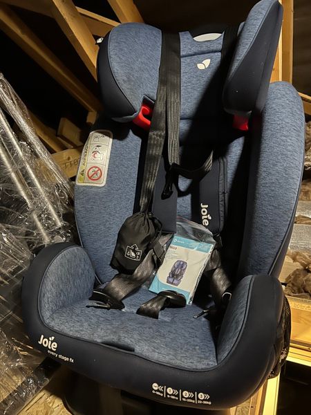 Joie stages hotsell isofix pret