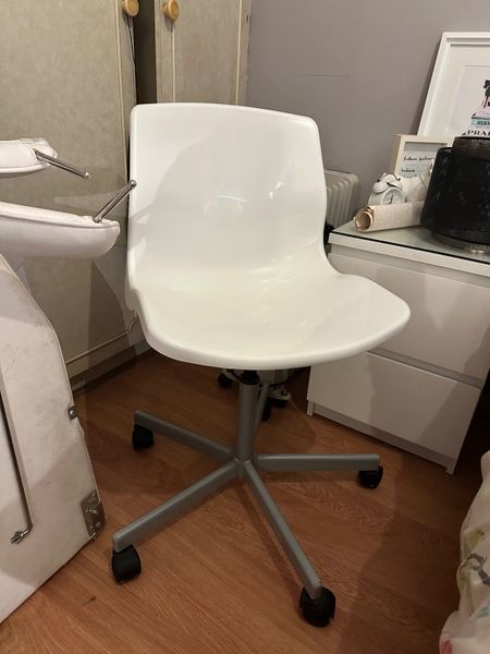 Snille deals swivel chair