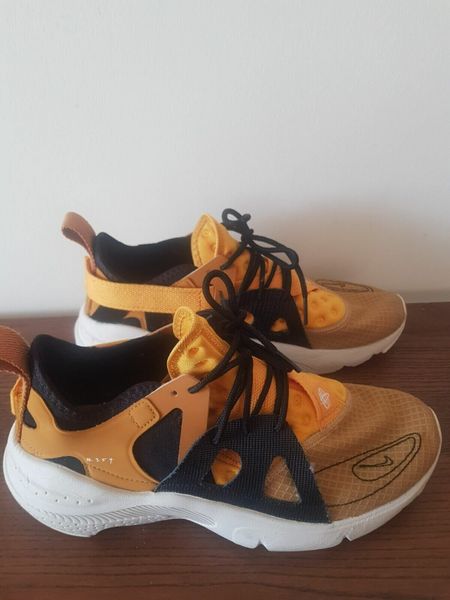 Nike huarache clearance gold for sale