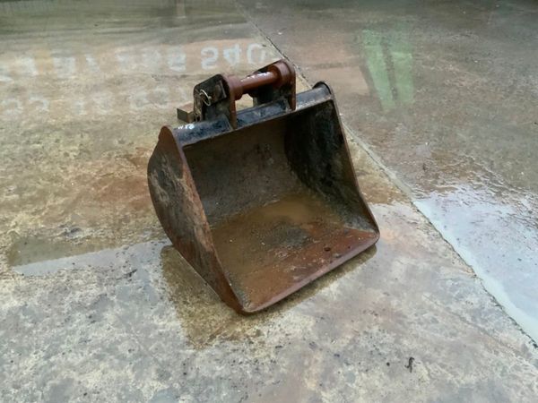 24" MINI DIGGER BUCKET. .....35mm PINS.......2435. 287425973